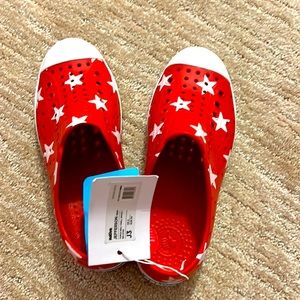 Super cute Star Print NWT Native Shoes size 3